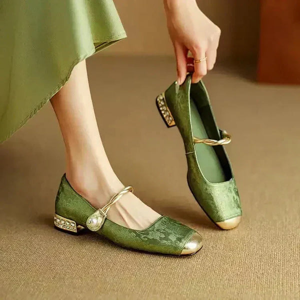 Frieda – Classic Strappy Shoes with an Elegant Look