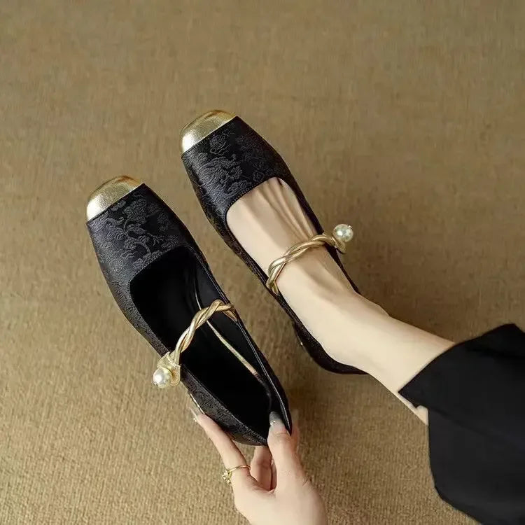 Frieda – Classic Strappy Shoes with an Elegant Look