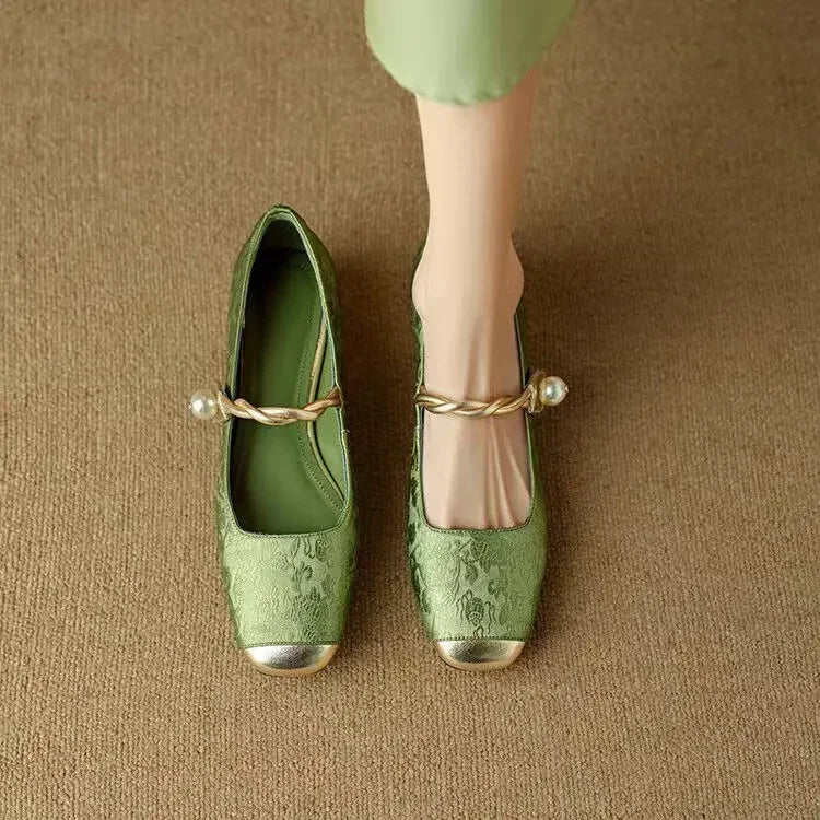 Frieda – Classic Strappy Shoes with an Elegant Look