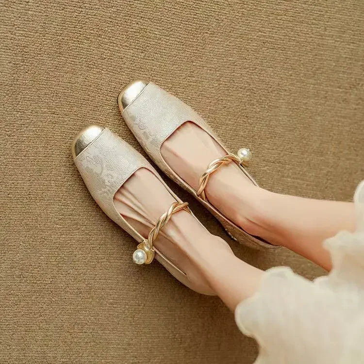 Frieda – Classic Strappy Shoes with an Elegant Look